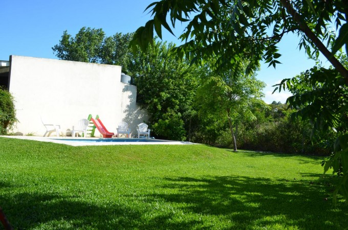 Casa en venta cuatro ambientes con piscina Escobar