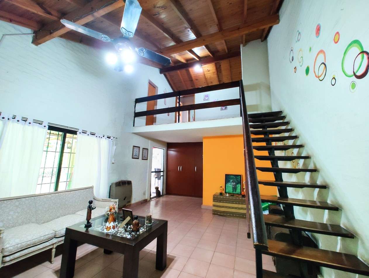 Casa 5 ambientes con piscina a metros de ruta 26. Zona de casas quinta.