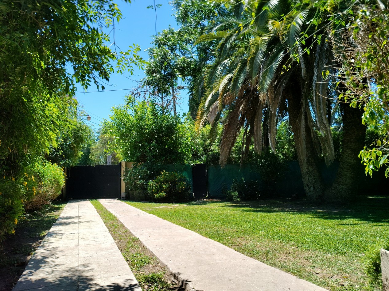 Casa 5 ambientes con piscina a metros de ruta 26. Zona de casas quinta.