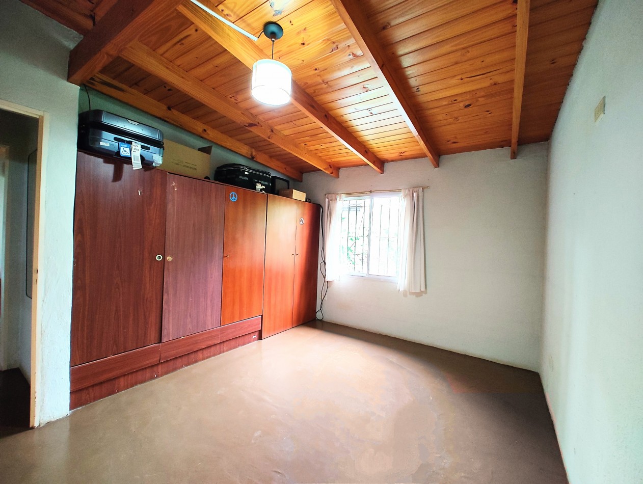 Casa 5 ambientes con piscina a metros de ruta 26. Zona de casas quinta.