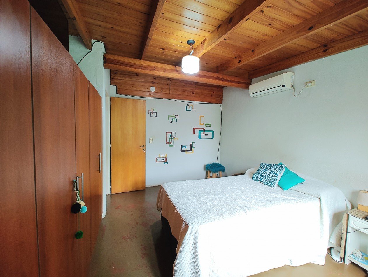 Casa 5 ambientes con piscina a metros de ruta 26. Zona de casas quinta.