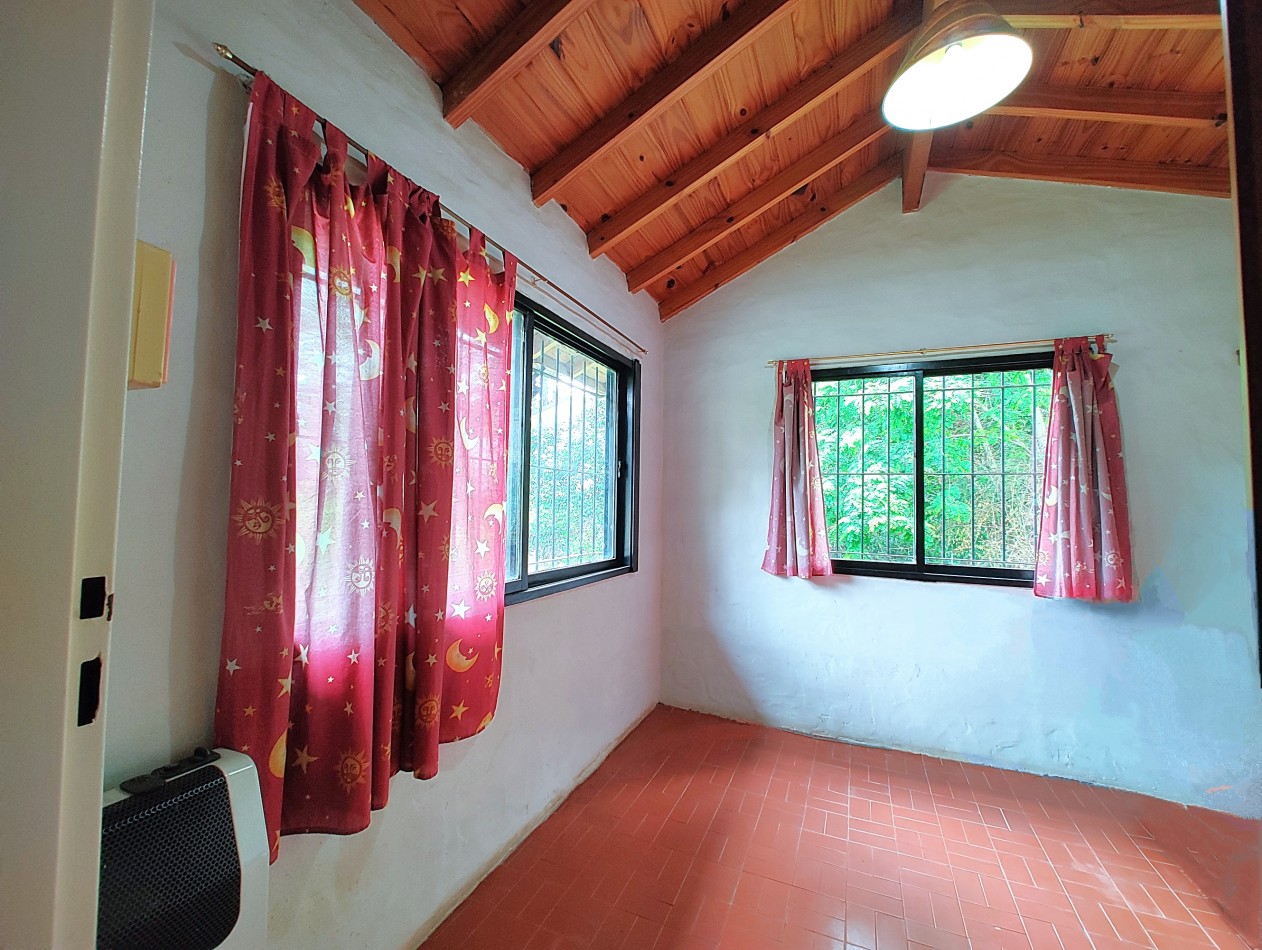 Casa 5 ambientes con piscina a metros de ruta 26. Zona de casas quinta.