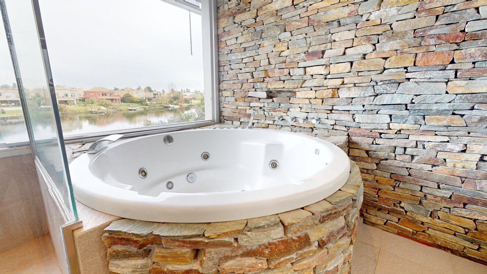 Venta Casa al lago zona norte barrio cerrado