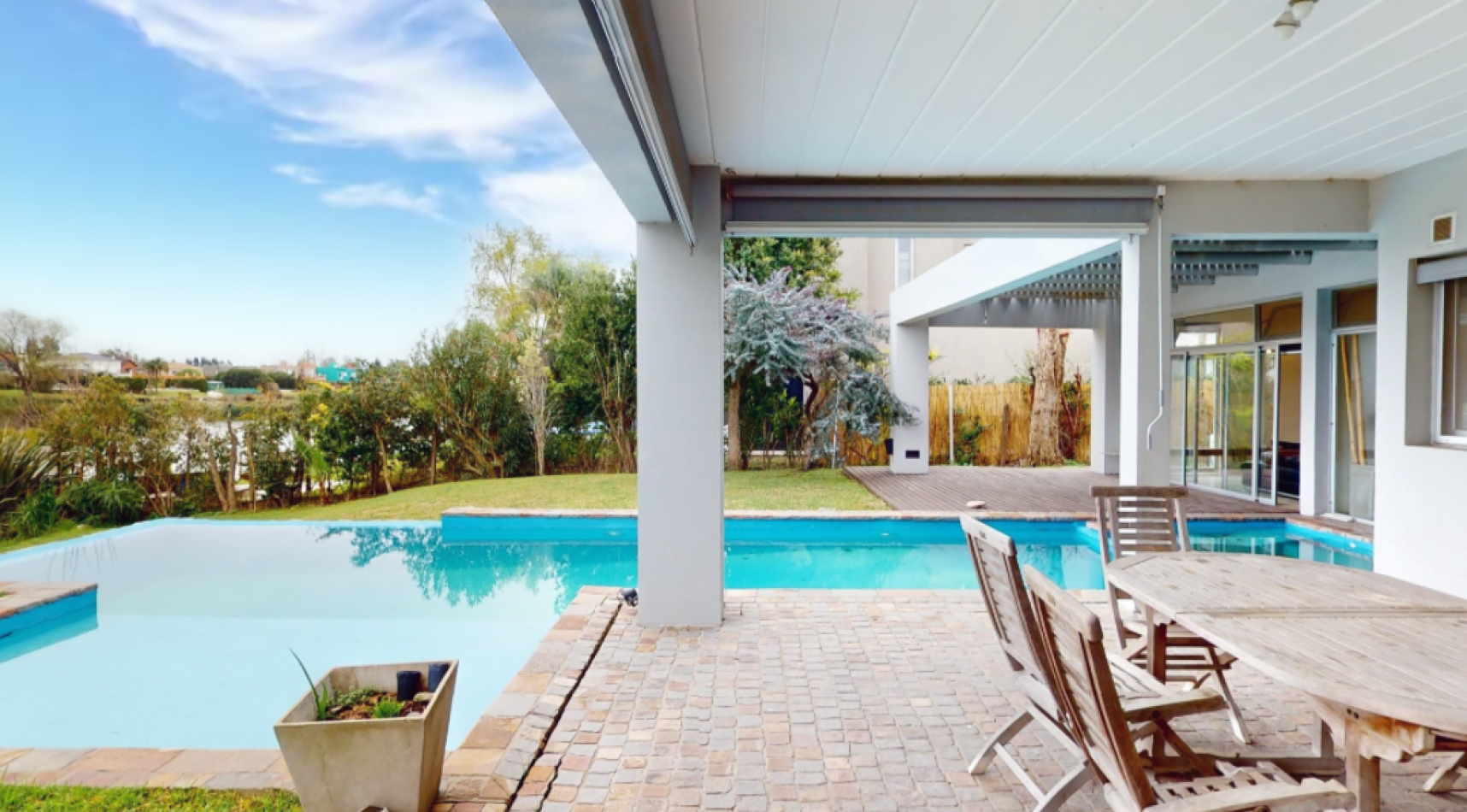 Venta Casa al lago zona norte barrio cerrado