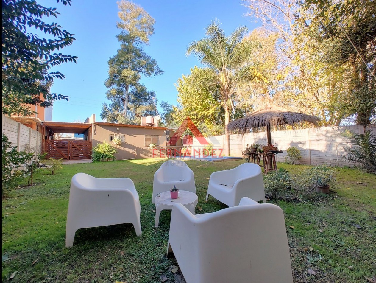 Casa cuatro ambientes con piscina