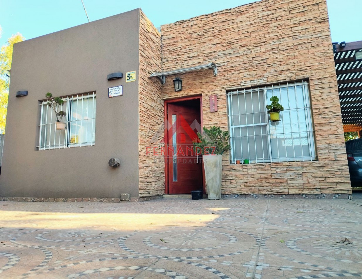 Casa cuatro ambientes con piscina