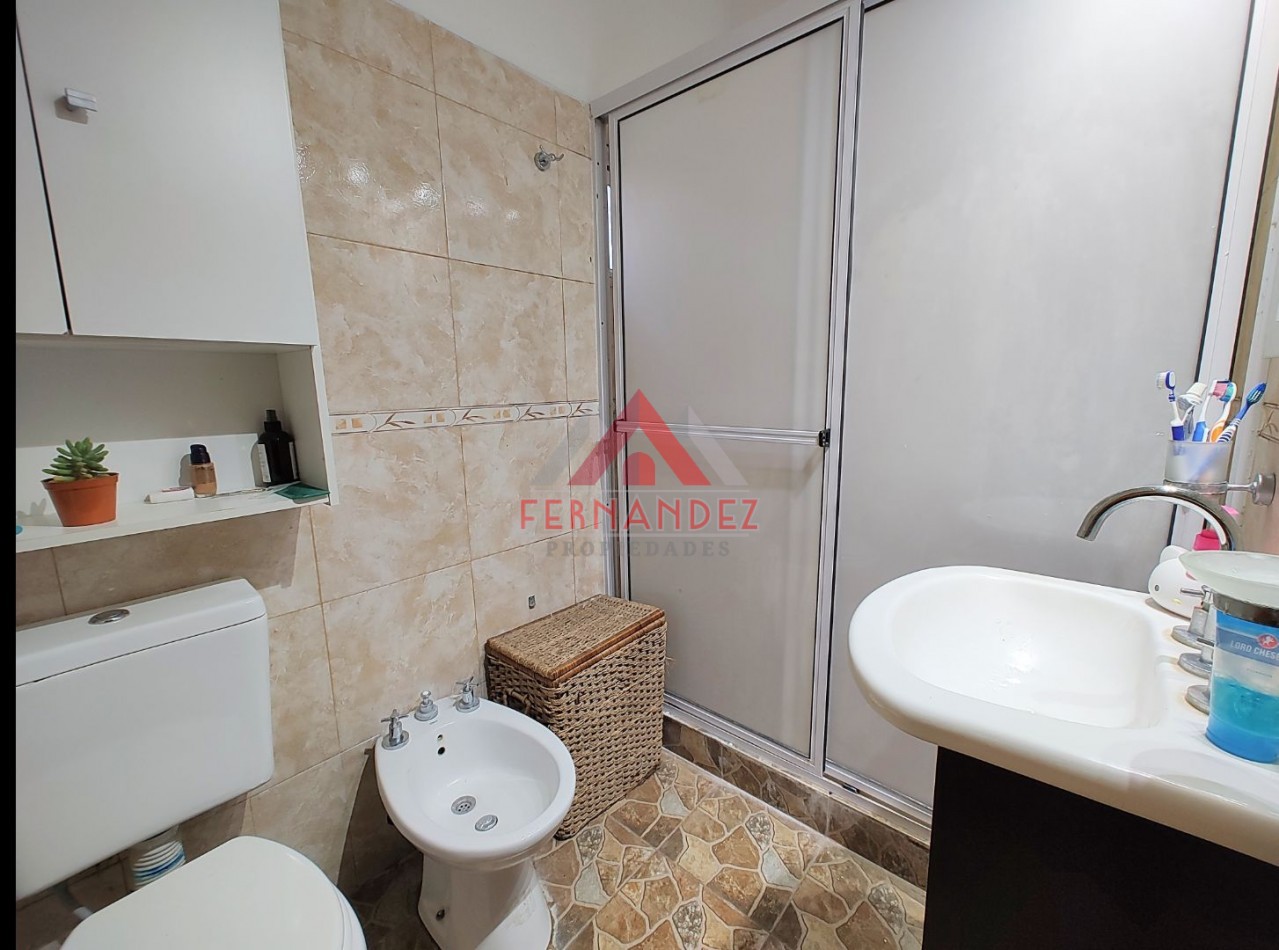 Casa cuatro ambientes con piscina
