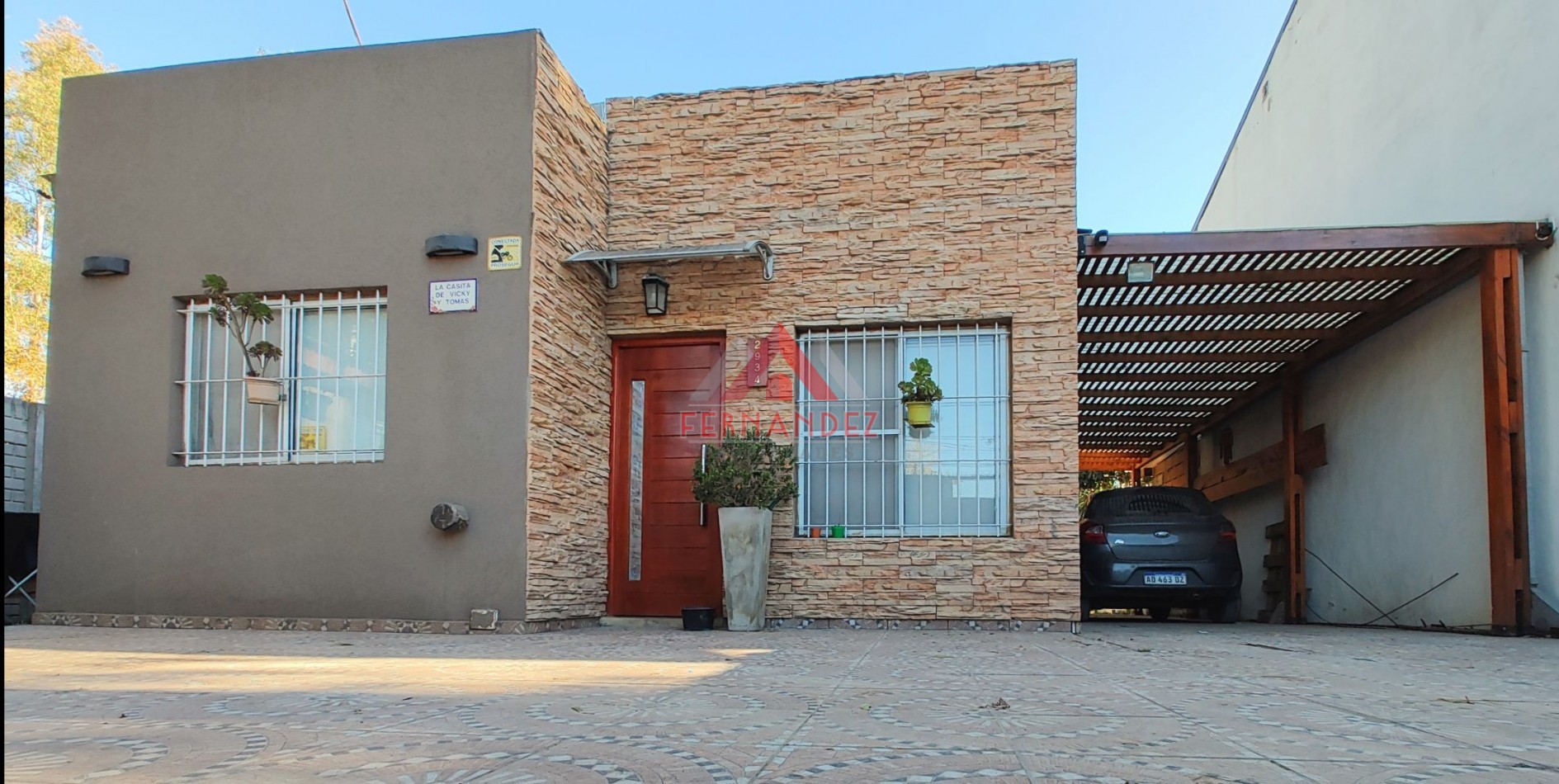 Casa cuatro ambientes con piscina