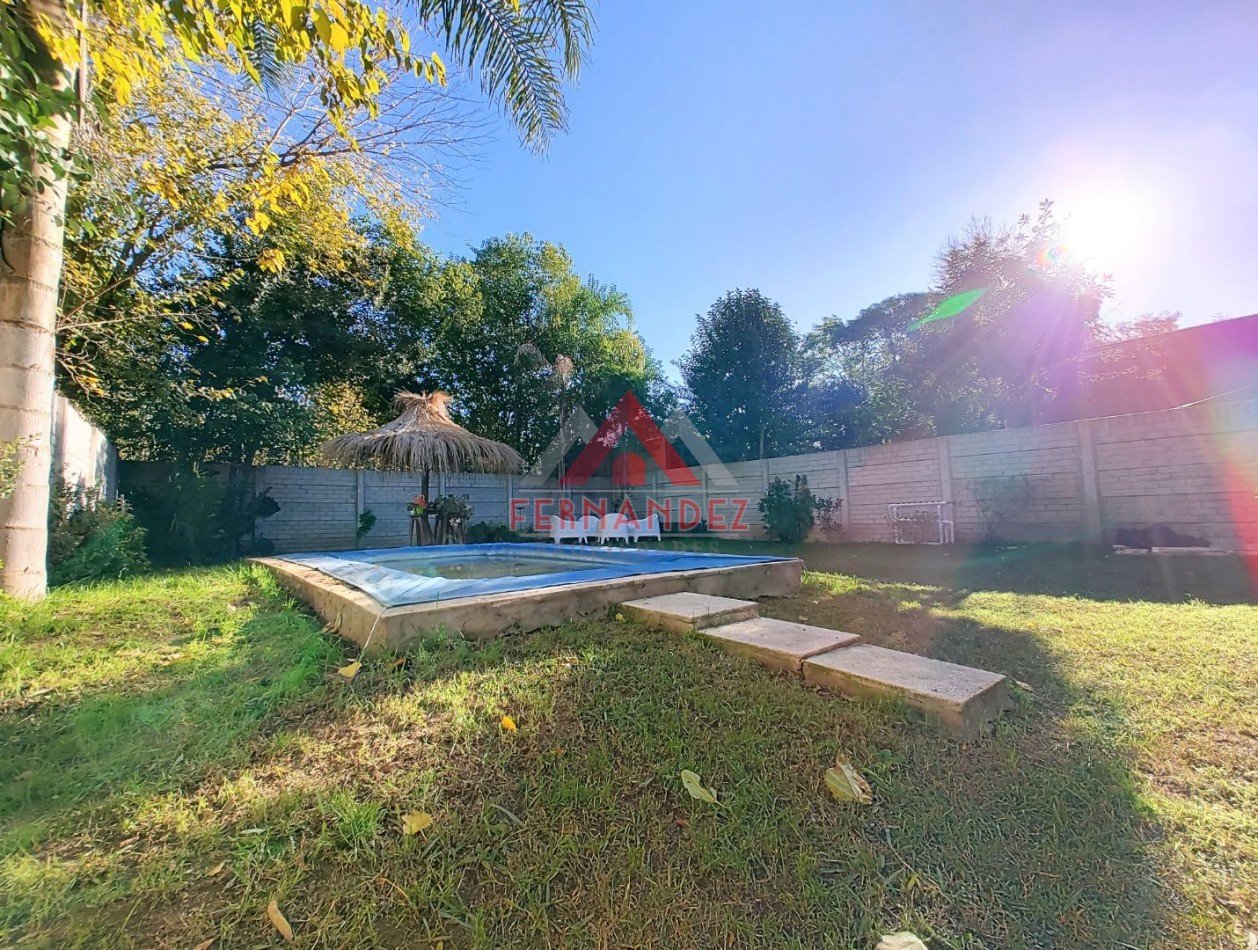 Casa cuatro ambientes con piscina