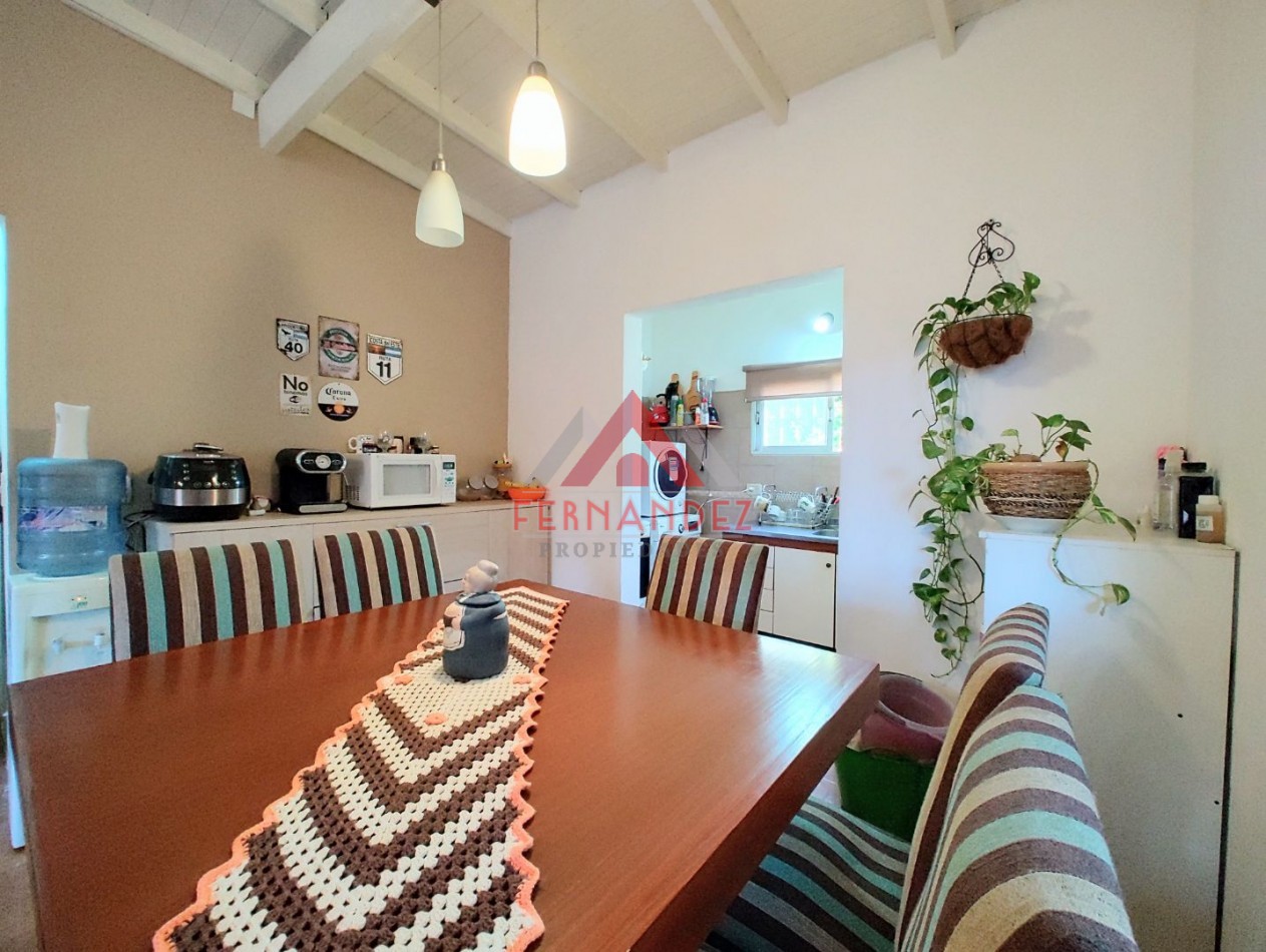 Casa cuatro ambientes con piscina