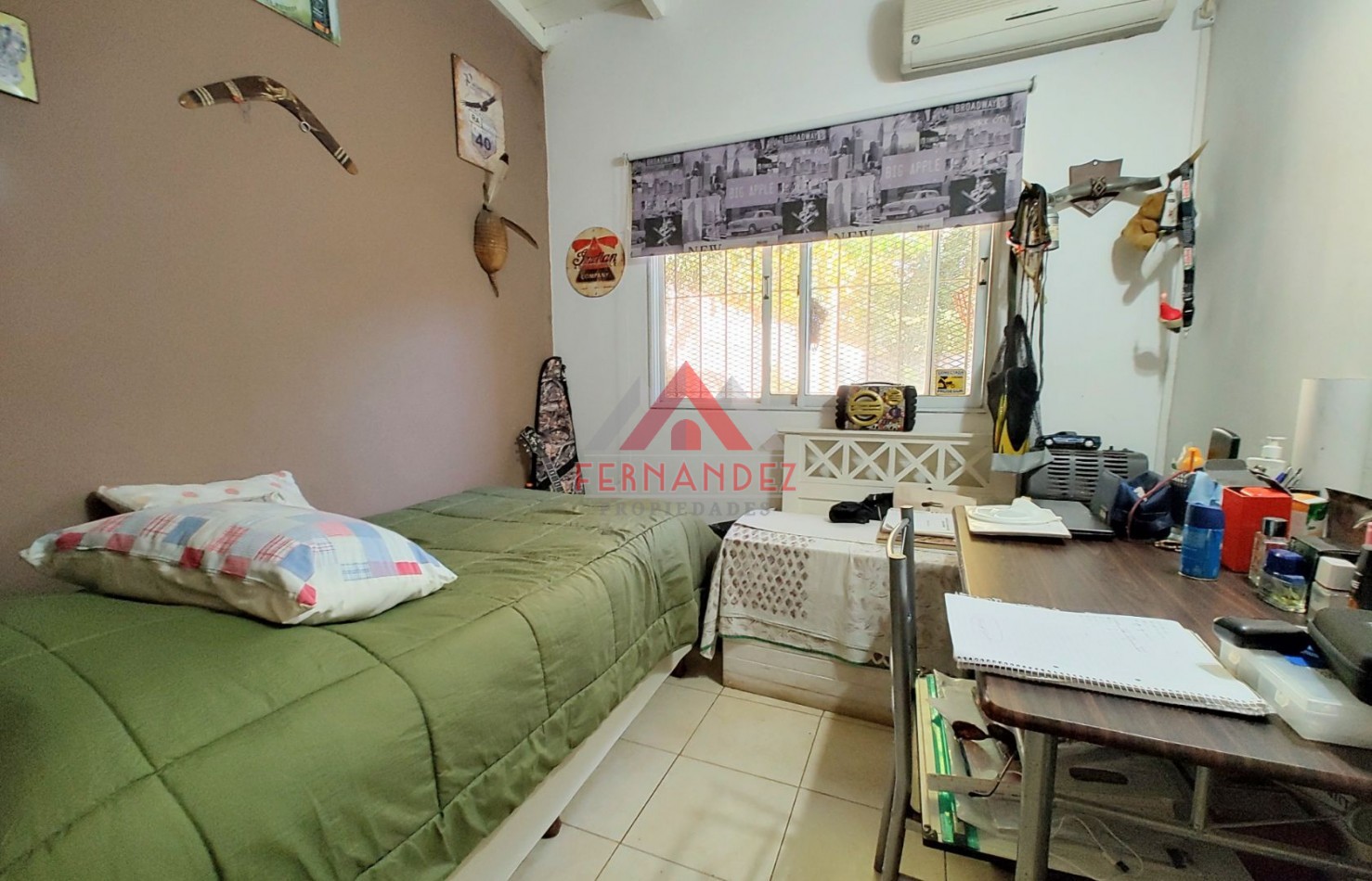 Casa cuatro ambientes con piscina