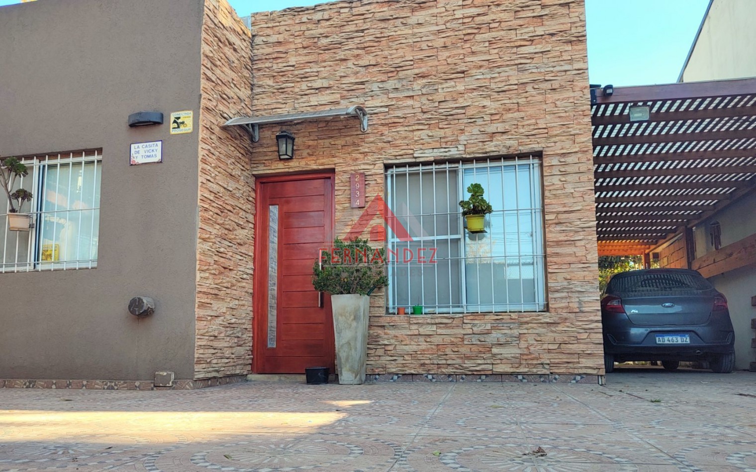Casa cuatro ambientes con piscina