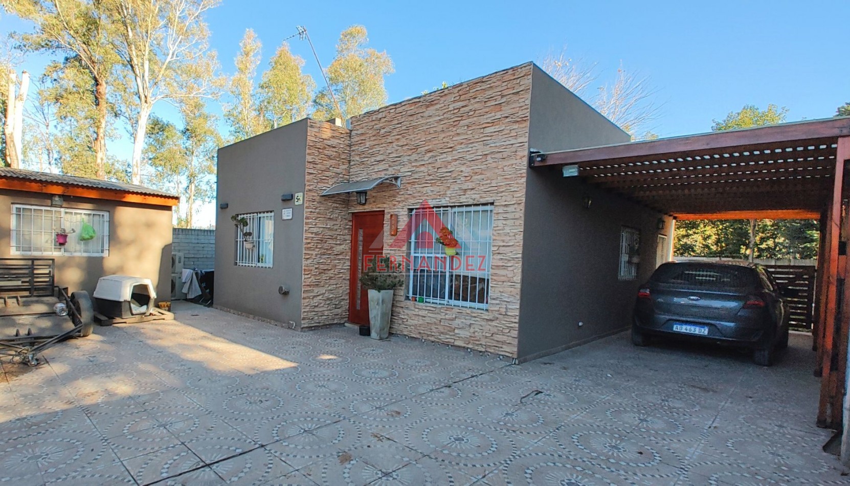 Casa cuatro ambientes con piscina
