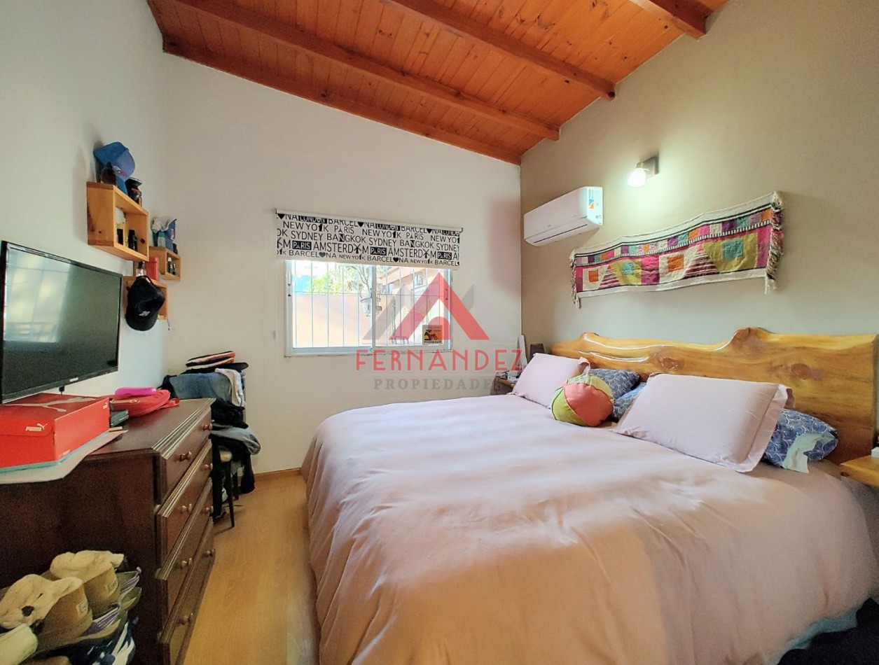 Casa cuatro ambientes con piscina
