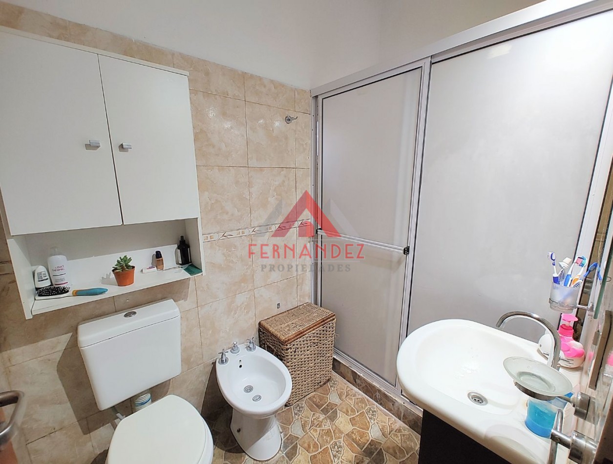 Casa cuatro ambientes con piscina