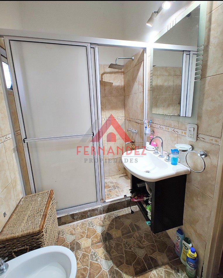 Casa cuatro ambientes con piscina
