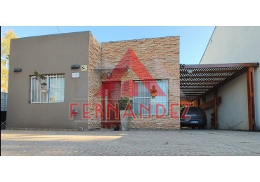 Casa cuatro ambientes con piscina